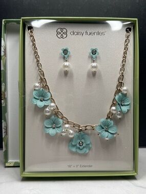 🚨3 for $15🚨 Daisy Fuentes Aqua Floral Pearl Drop Necklace & Earring Boxed Set